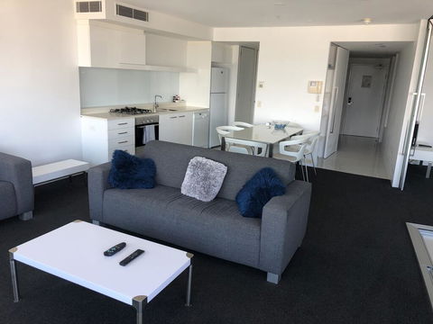 Q1 1 Bedroom Apartment On 30th Floor - Tourism Cairns 1