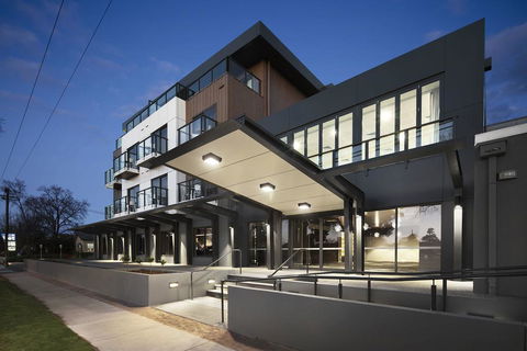 Quality Hotel Lakeside - Tourism Cairns 0