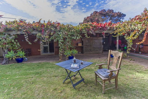 Quilters Studio - Tourism Cairns 0