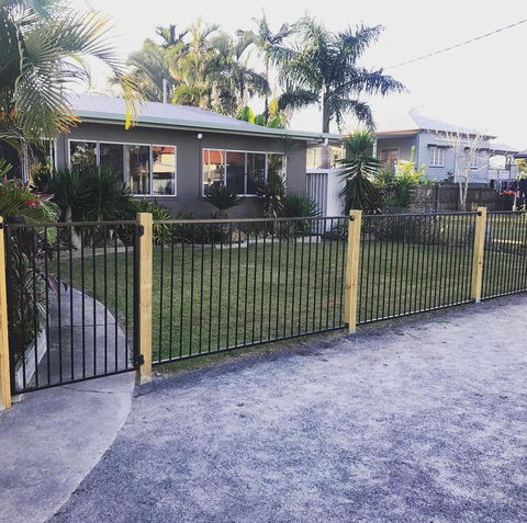 QUIRKY QUEENSLANDER 6 BEDROOM HOME - Tourism Cairns 0