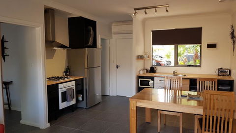 Red Ochre - Large 1BR With Private Courtyard - Tourism Cairns 2