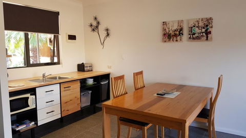 Red Ochre - Large 1BR With Private Courtyard - Tourism Cairns 1