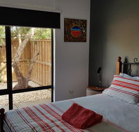 Red Ochre - Large 1BR with Private Courtyard - Tourism Cairns