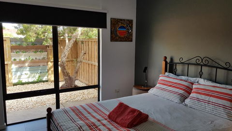 Red Ochre - Large 1BR With Private Courtyard - Tourism Cairns 0
