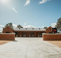 Red Waratah Accommodation - Tourism Cairns