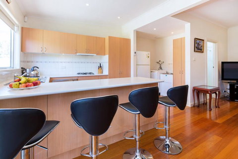 RENOVATED BEACH BEAUTY - ROSEBUD - Tourism Cairns 2