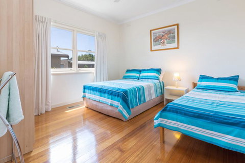 RENOVATED BEACH BEAUTY - ROSEBUD - Tourism Cairns 1