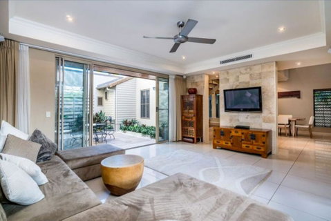 Resort Living With Private Pool Sleeps 8 - Tourism Cairns 0