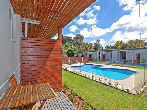 Riverside Ocean Grove - Tourism Cairns 0