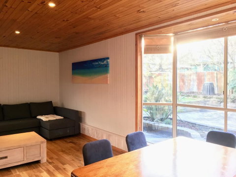 Romantic Getaway With Spa And Wifi - Pet Friendly - Tourism Cairns 2