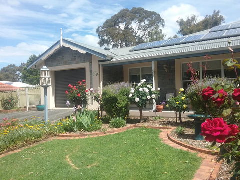 Rose Cottage - Tourism Cairns 0