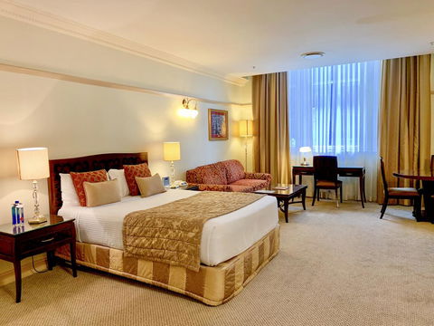 Royal Albert Hotel - Tourism Cairns 1