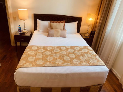 Royal Albert Hotel - Tourism Cairns 3