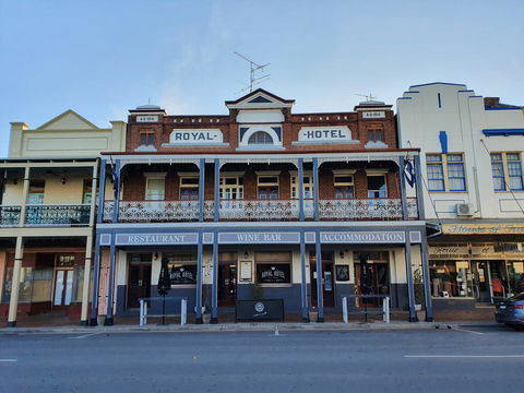 Royal Hotel - Tourism Cairns 0