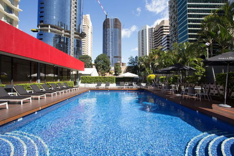 Royal On The Park - Tourism Cairns 0