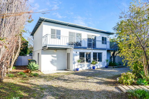 Salty Grape Beach House - Tourism Cairns 1