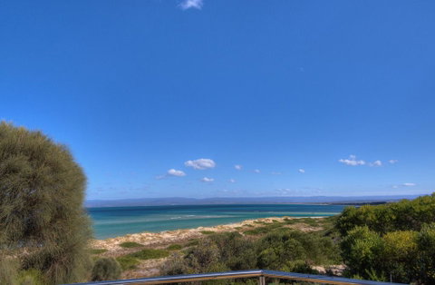 Sandbar Beach House - Tourism Cairns 3