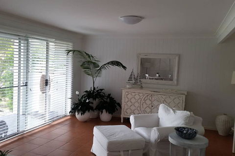 Sapphire Beach Pet Friendly Beach 5 Minute Walk - Tourism Cairns 1