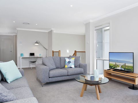 Saratoga Avenue, 52, Signature House - Tourism Cairns 2