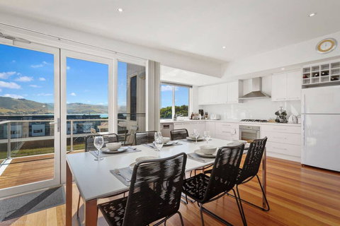 SEA NOOK - Seconds From The Beach - Tourism Cairns 2