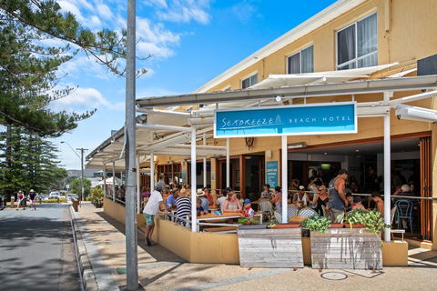 Seabreeze Beach Hotel - Tourism Cairns 0