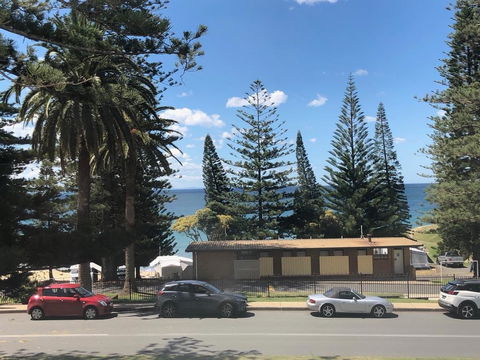 Seabreeze Beach Hotel - Tourism Cairns 1