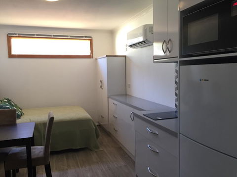 Self Contained Cabin - Tourism Cairns 3