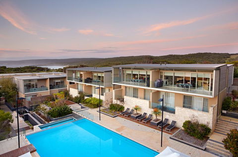 Smiths Beach Resort - Tourism Cairns 0