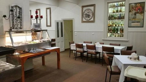 Snake Valley Hotel - Tourism Cairns 0