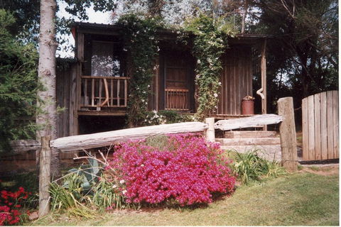 Snowy Mountain Holidays - Tourism Cairns 0