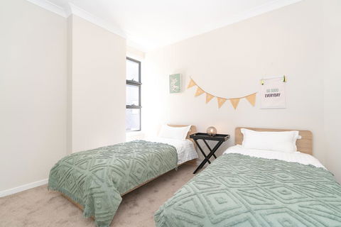 SP246-Brandnew Modern Apt In Penrith With Parking - Tourism Cairns 2