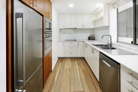 Space Holiday Apartments - Tourism Cairns 3