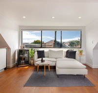 Spacious 2 Bed House 2 AC and Free Street Parking - Tourism Cairns