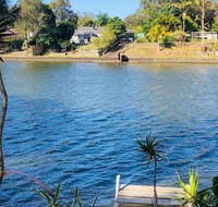 Spacious 2 Bedroom Beach Side Apartment - Close to shopping Centre with Coles Health Food Shop Sushi Pizza Cafes Hairdresse - Tourism Cairns