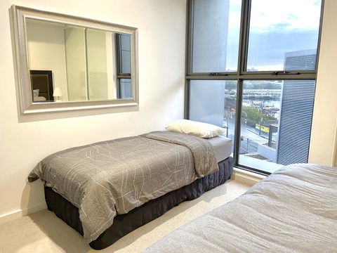 Spacious Apt Near DarlingHarbour & FishMarket - Tourism Cairns 0