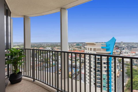 SPIRE - Fast Internet Monthly Stays W Carpark - Tourism Cairns 3