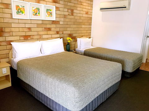 Starlight Motor Inn - Tourism Cairns 0