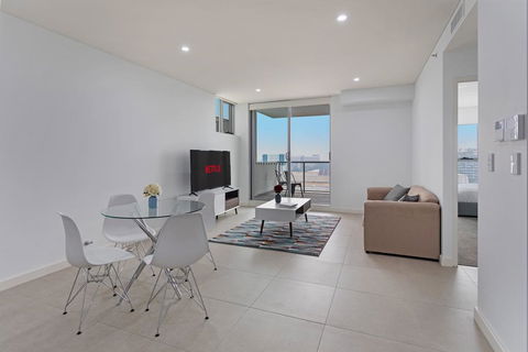 STAY&CO Mascot Station - Tourism Cairns 0