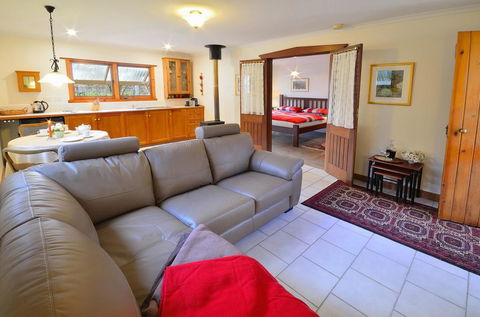 Stephanette's Cottage - Tourism Cairns 2