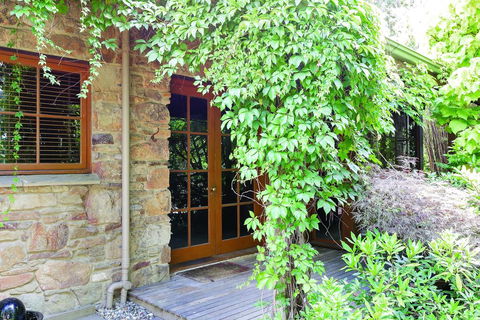 Stonehenge Retreat - Tourism Cairns 0