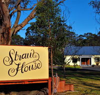 Straw House B and B - Tourism Cairns