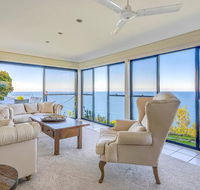 STUNNING CLIFF TOP HOME // POOL  GAMES - Tourism Cairns