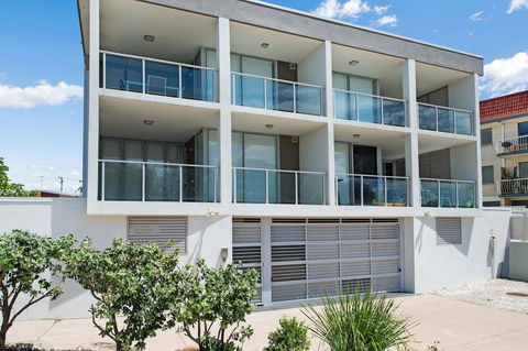 Stunning Surfside Apartment - Boyd St, Woorim - Tourism Cairns 0