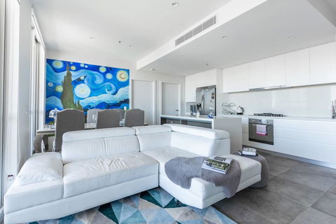 Stunning Urban Apt Wt Parking Near CBD & Airport - Tourism Cairns 2