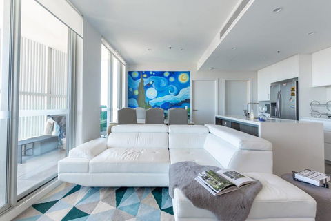 Stunning Urban Apt Wt Parking Near CBD & Airport - Tourism Cairns 0