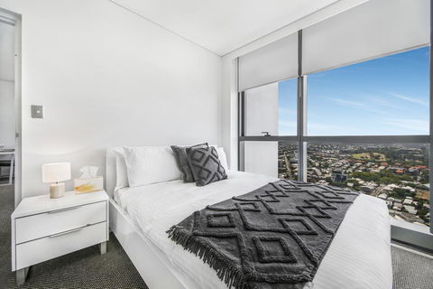 Stunning Views On The 41st Floor - Tourism Cairns 1