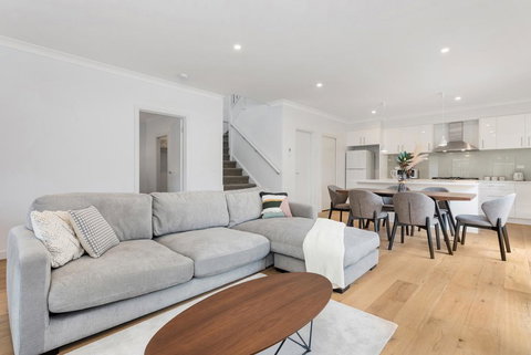 Style, Comfort And Convenience - Tourism Cairns 0