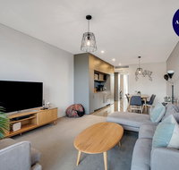 STYLISH CAMPERDOWN APARTMENT and PARKING INC - Tourism Cairns