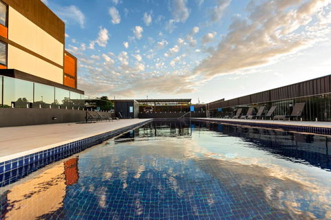 Stylish Inner City Penthouse Apartment - Tourism Cairns 2