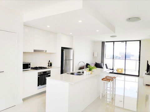 Stylish Liverpool 2Bed 2Bath Apartment -Skyline Views! -Masks Provided - Tourism Cairns 2